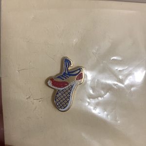 NWT vintage sneaker waffle sole shoe lapel pin gold